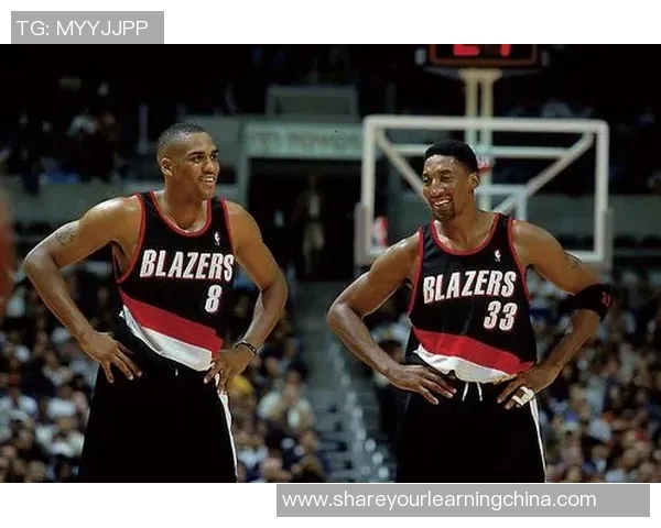 2001年NBA总决赛火箭队与湖人队的巅峰对决回顾与分析