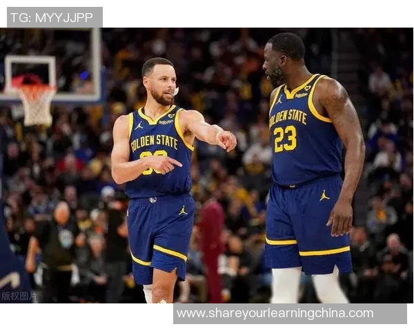 2015年西部勇士与鹈鹕的激战回顾与精彩瞬间分析